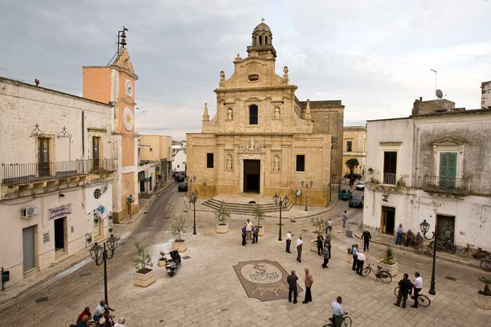 Piazza Plebiscito, Salice Salentino, Salento, Southern italy Piazza Plebiscito, Salice Salentino, Salento, Southern italy
