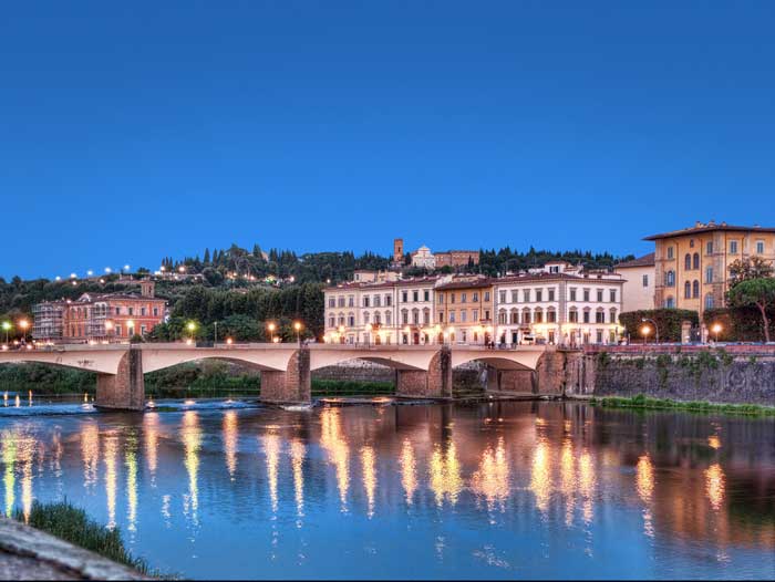 Ponte alle Grazie, Arno River, Florence Ponte alle Grazie, Arno River, Florence
